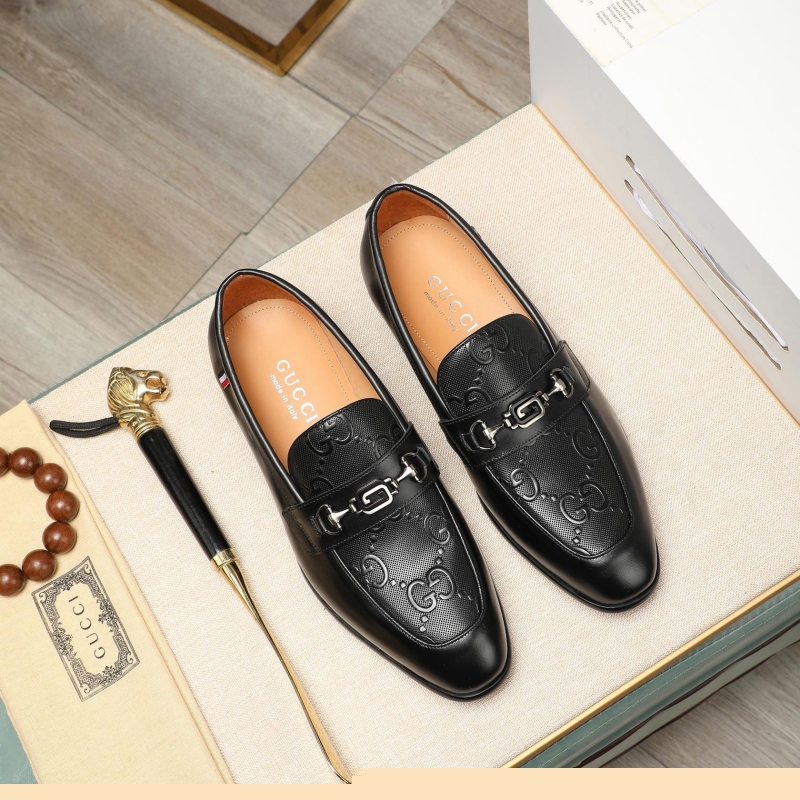 G*u*i leather shoes